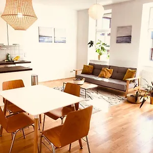 Helle 4 Zimmer Familien-wohnung Mit Balkon! Schloss Schönbrunn In Gehdistanz , Wien Österreich